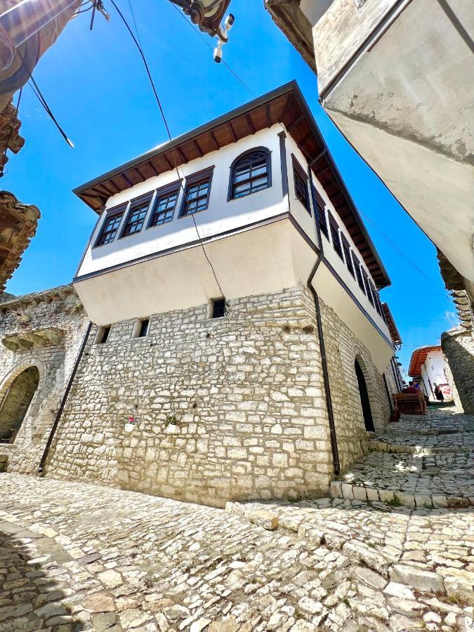 Athina In Castle - Since 1741