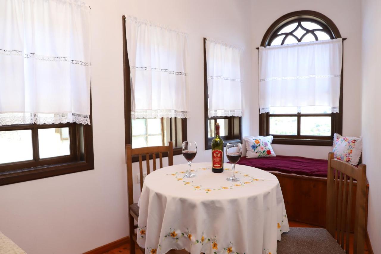 Athina In Castle - Since 1741 Holiday home Berat