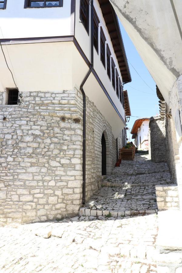 Athina In Castle - Since 1741