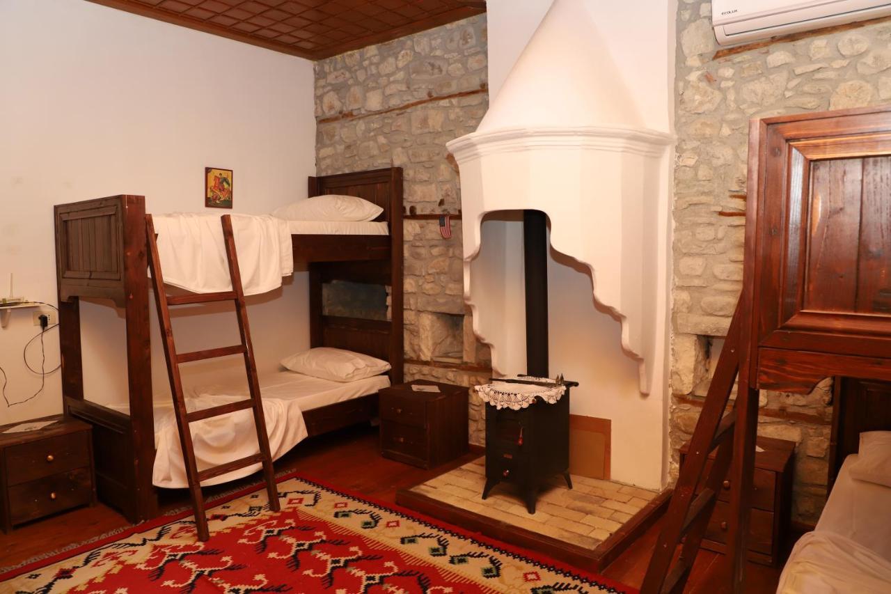 Athina In Castle - Since 1741 Holiday home Berat